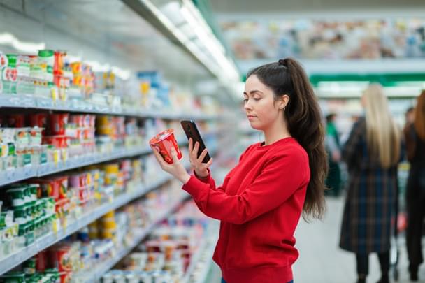 woman food shopping 