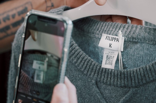 filippa k QR scan